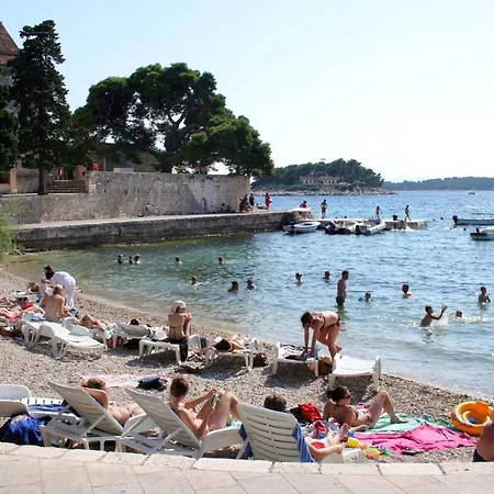 Triple Hvar 141a 3*