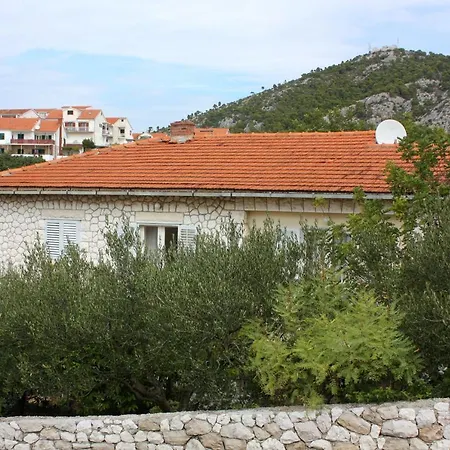 Triple Hvar 141a Guest house 3*