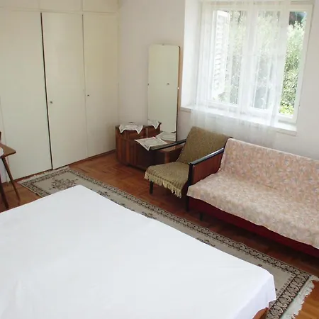 Triple Hvar 141a Guest house 3*