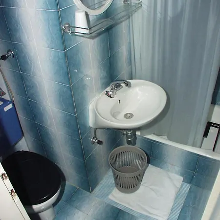 Πανσιόν Triple Hvar 141a